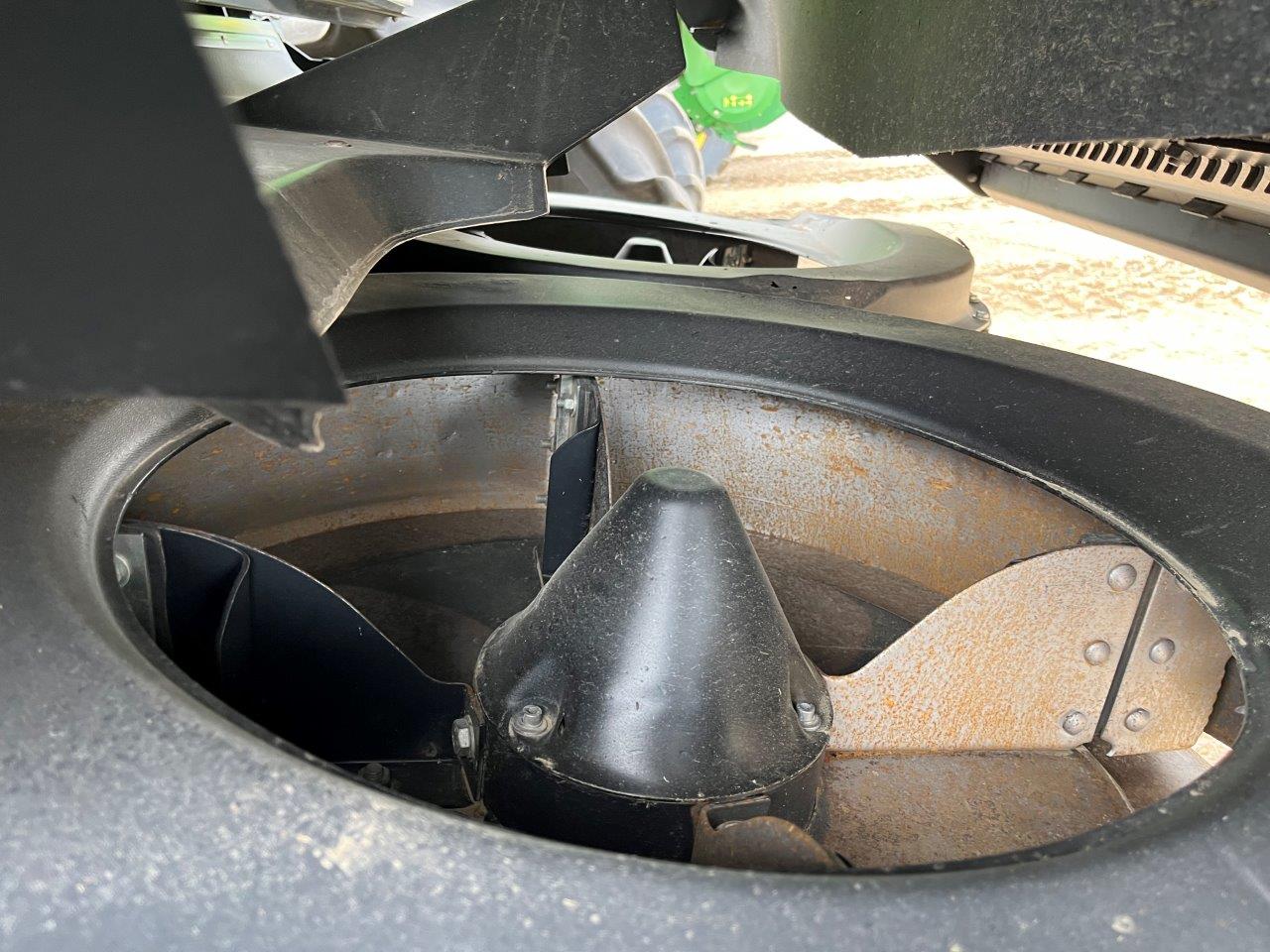 2021 New Holland CR8.90 Combine