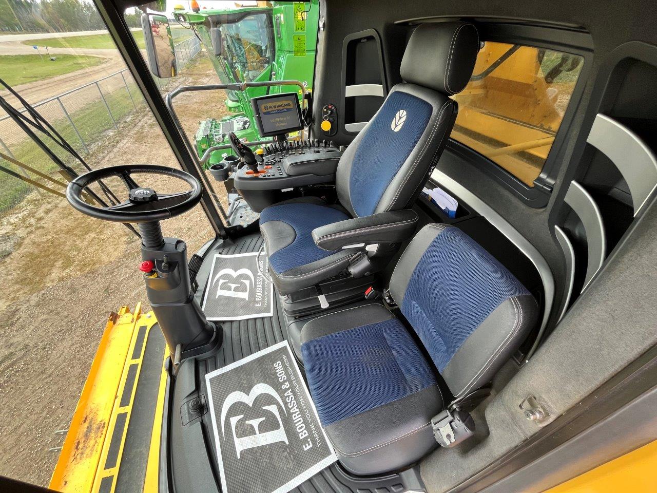 2021 New Holland CR8.90 Combine