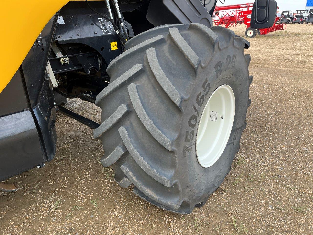 2021 New Holland CR8.90 Combine