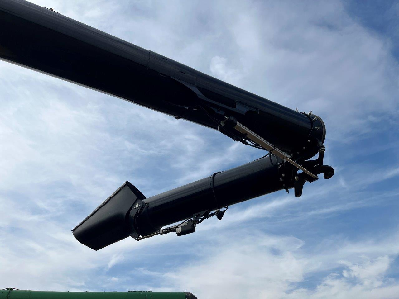 2021 New Holland CR8.90 Combine