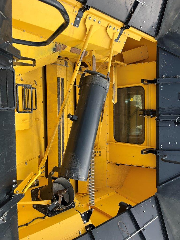 2021 New Holland CR8.90 Combine