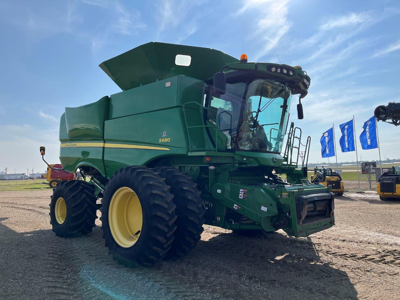 2012 John Deere S680 Combine