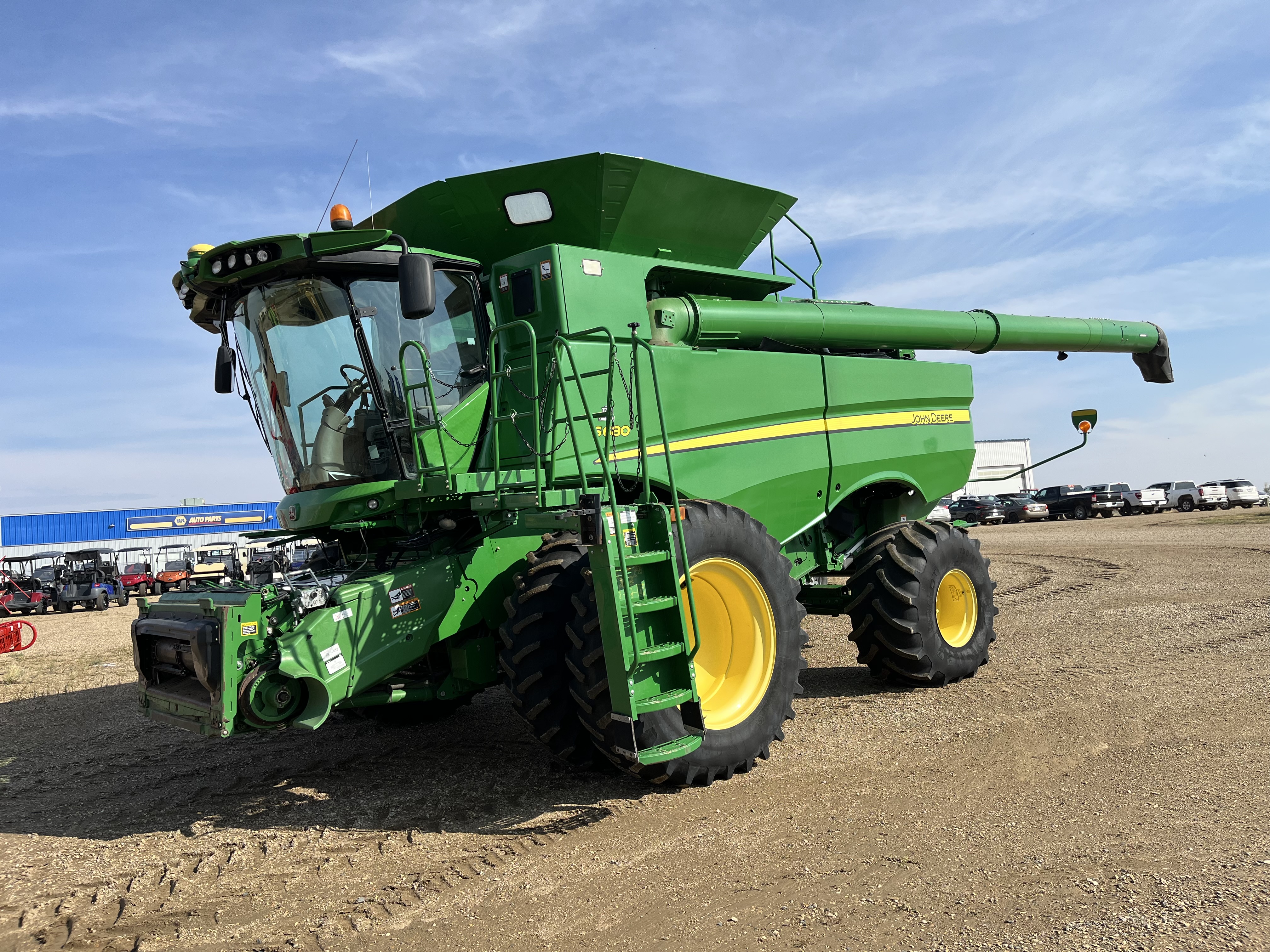 2012 John Deere S680 Combine