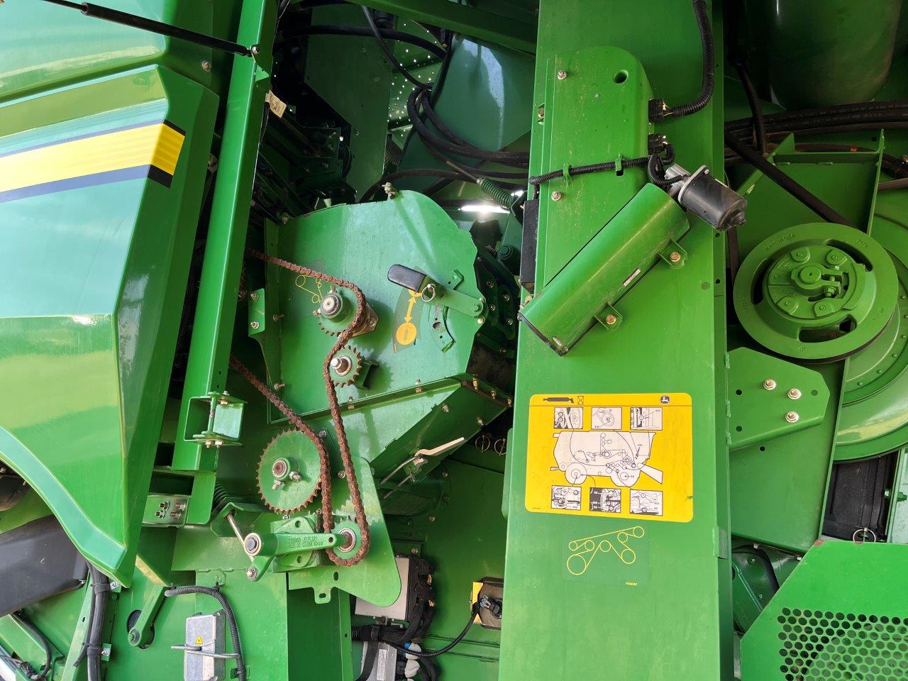 2012 John Deere S680 Combine