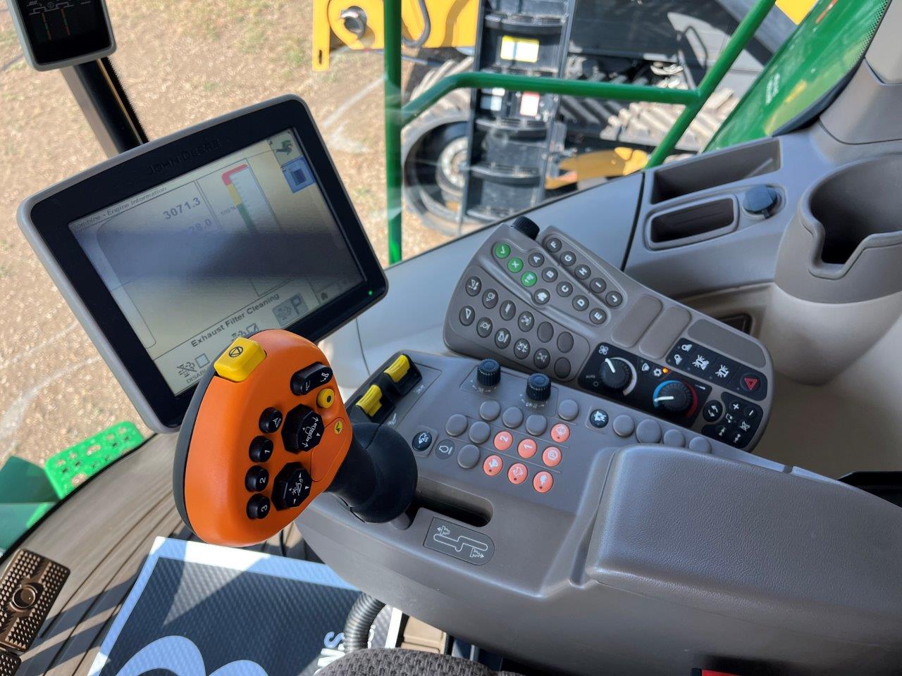 2012 John Deere S680 Combine