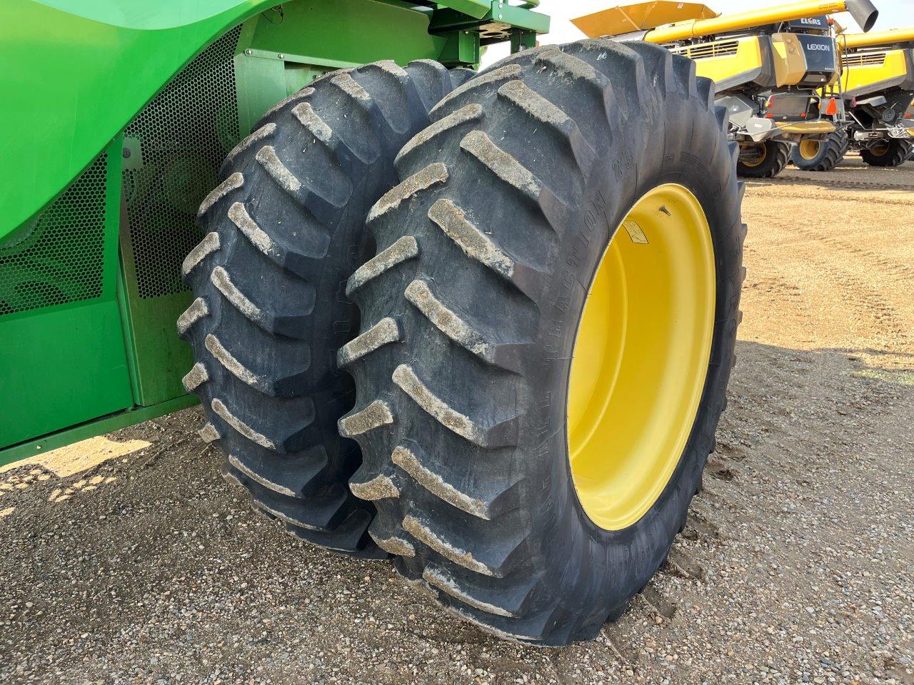 2012 John Deere S680 Combine