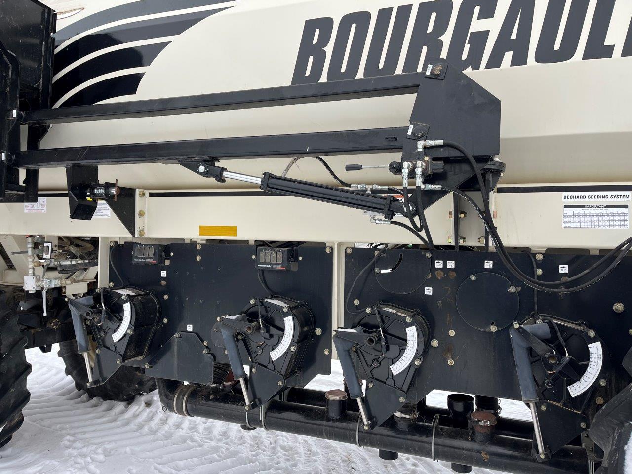 2013 Bourgault 3320QDA 60'10" w/ 6550ST Air Drill