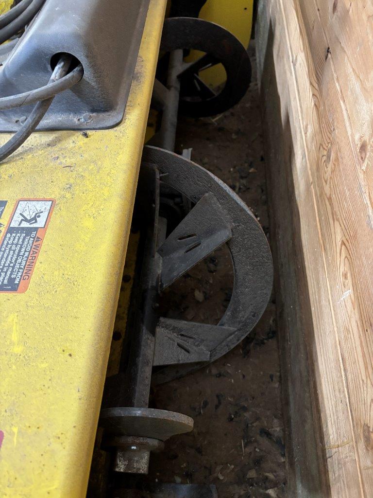 2009 John Deere 2305 Tractor