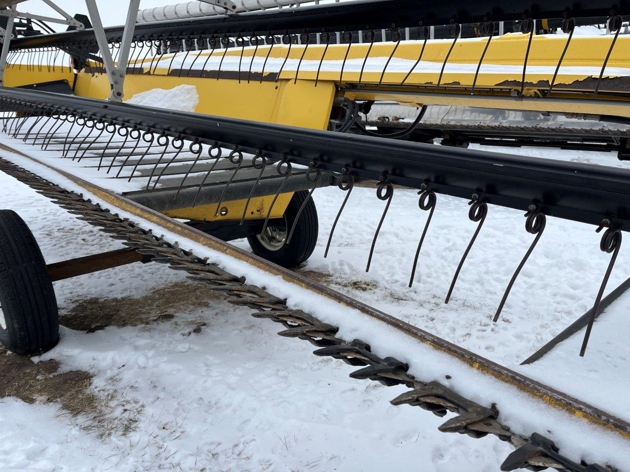 2006 New Holland HB30 Windrower Draper Header