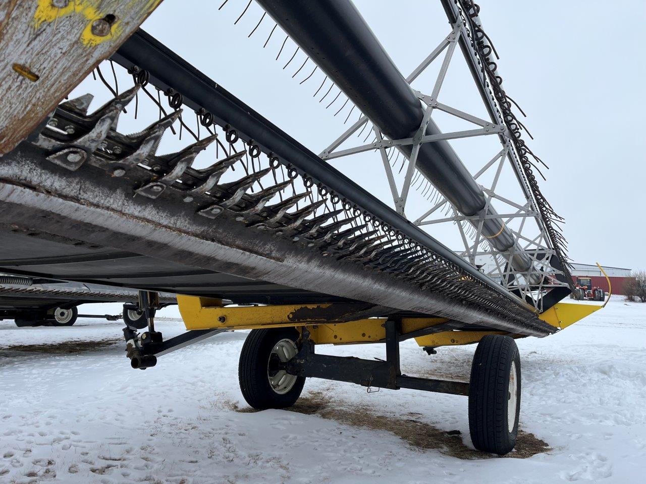 2006 New Holland HB30 Windrower Draper Header