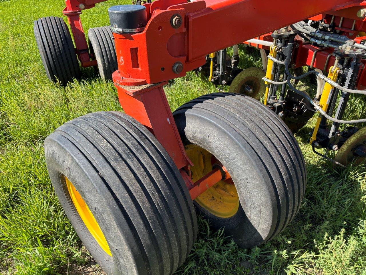 2011 Bourgault 3310PHD 65'12" w/ 2013 6700ST Air Drill
