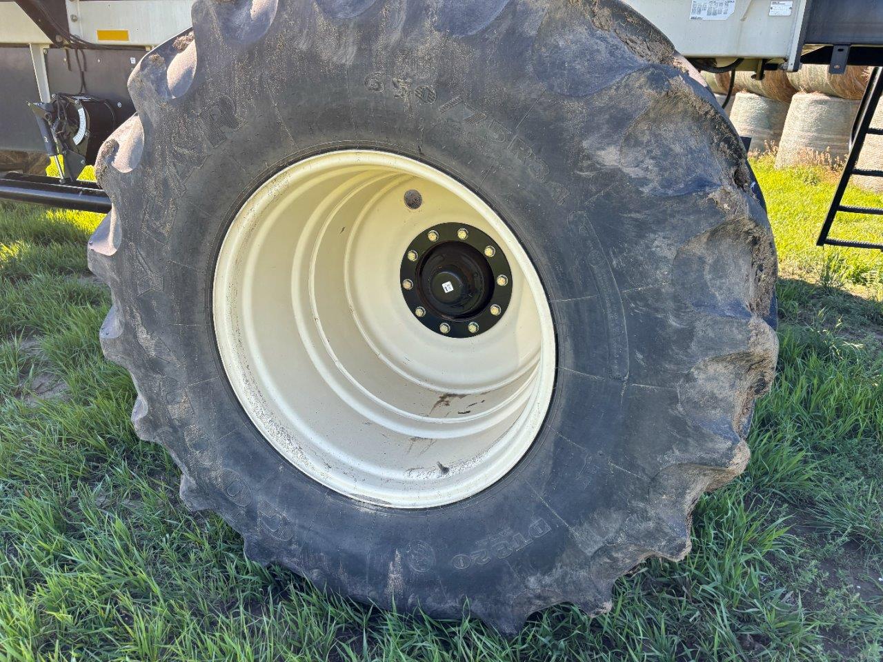 2011 Bourgault 3310PHD 65'12" w/ 2013 6700ST Air Drill