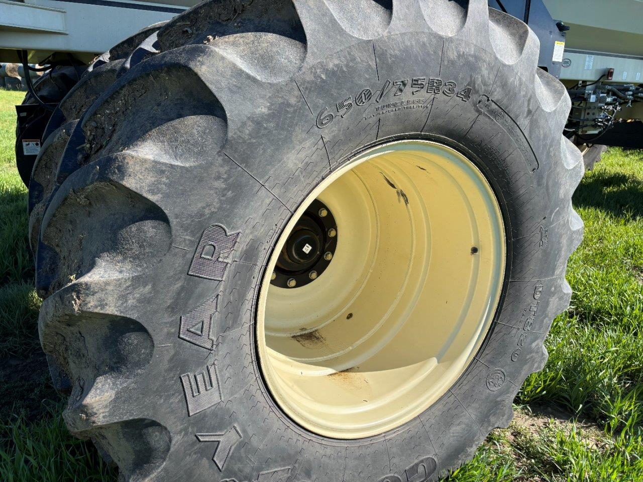 2011 Bourgault 3310PHD 65'12" w/ 2013 6700ST Air Drill