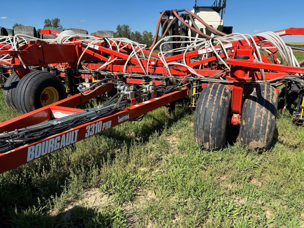 2011 Bourgault 3310PHD 65'12" w/ 2013 6700ST Air Drill