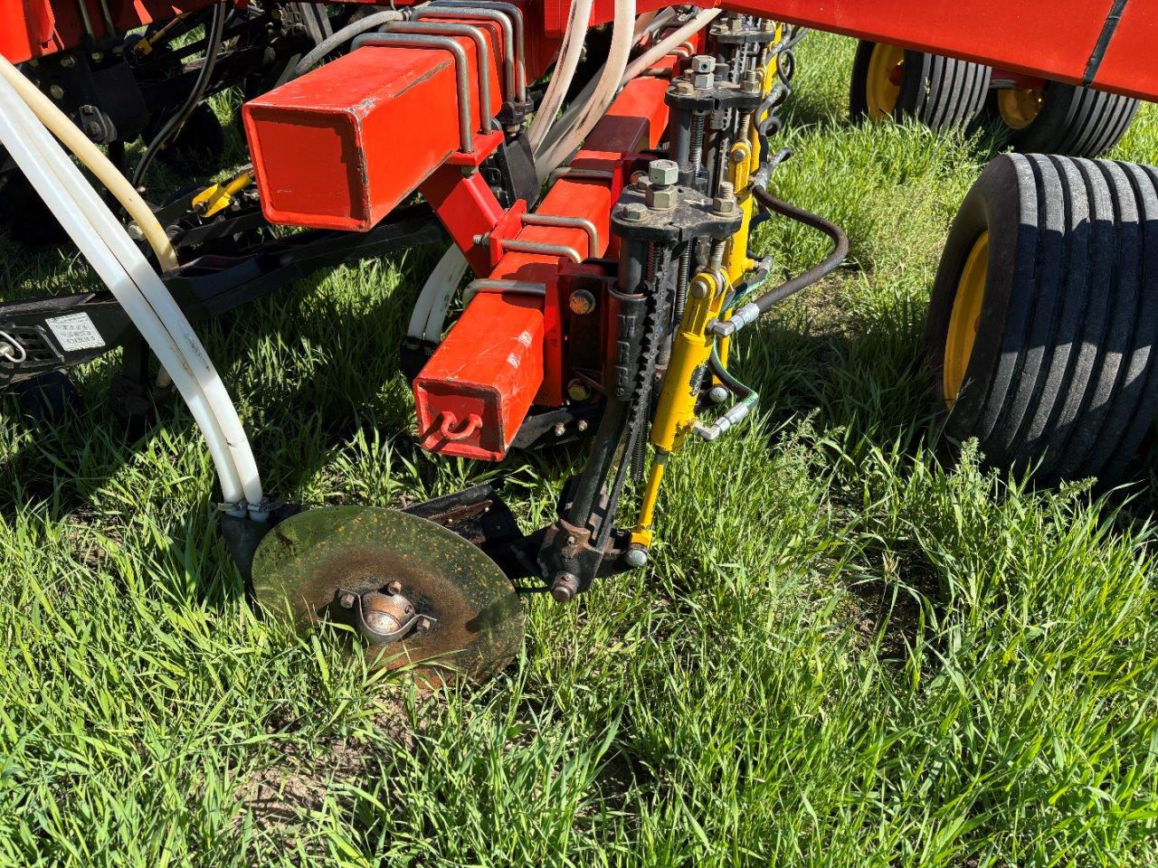 2011 Bourgault 3310PHD 65'12" w/ 2013 6700ST Air Drill