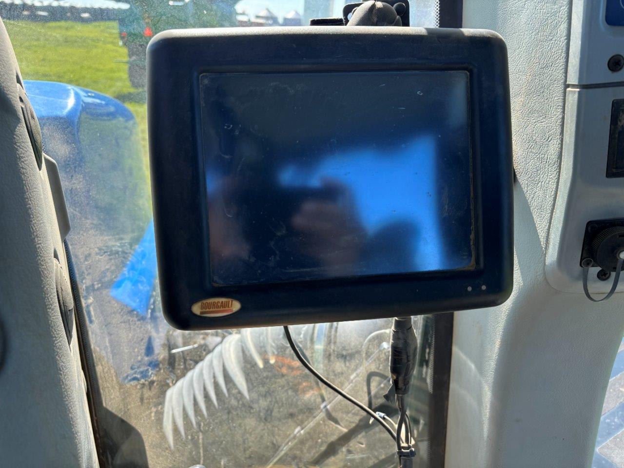 2011 Bourgault 3310PHD 65'12" w/ 2013 6700ST Air Drill