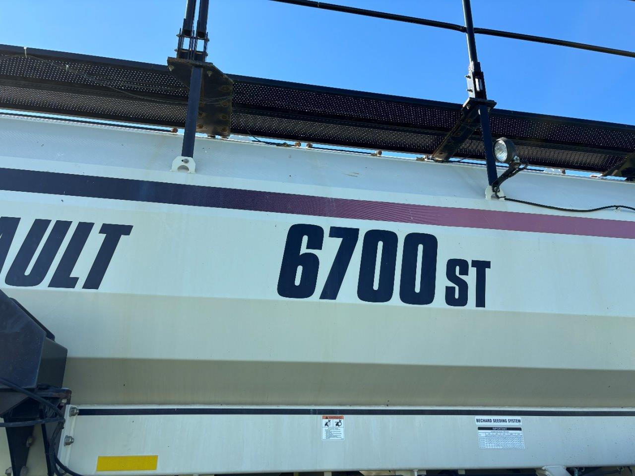 2011 Bourgault 3310PHD 65'12" w/ 2013 6700ST Air Drill