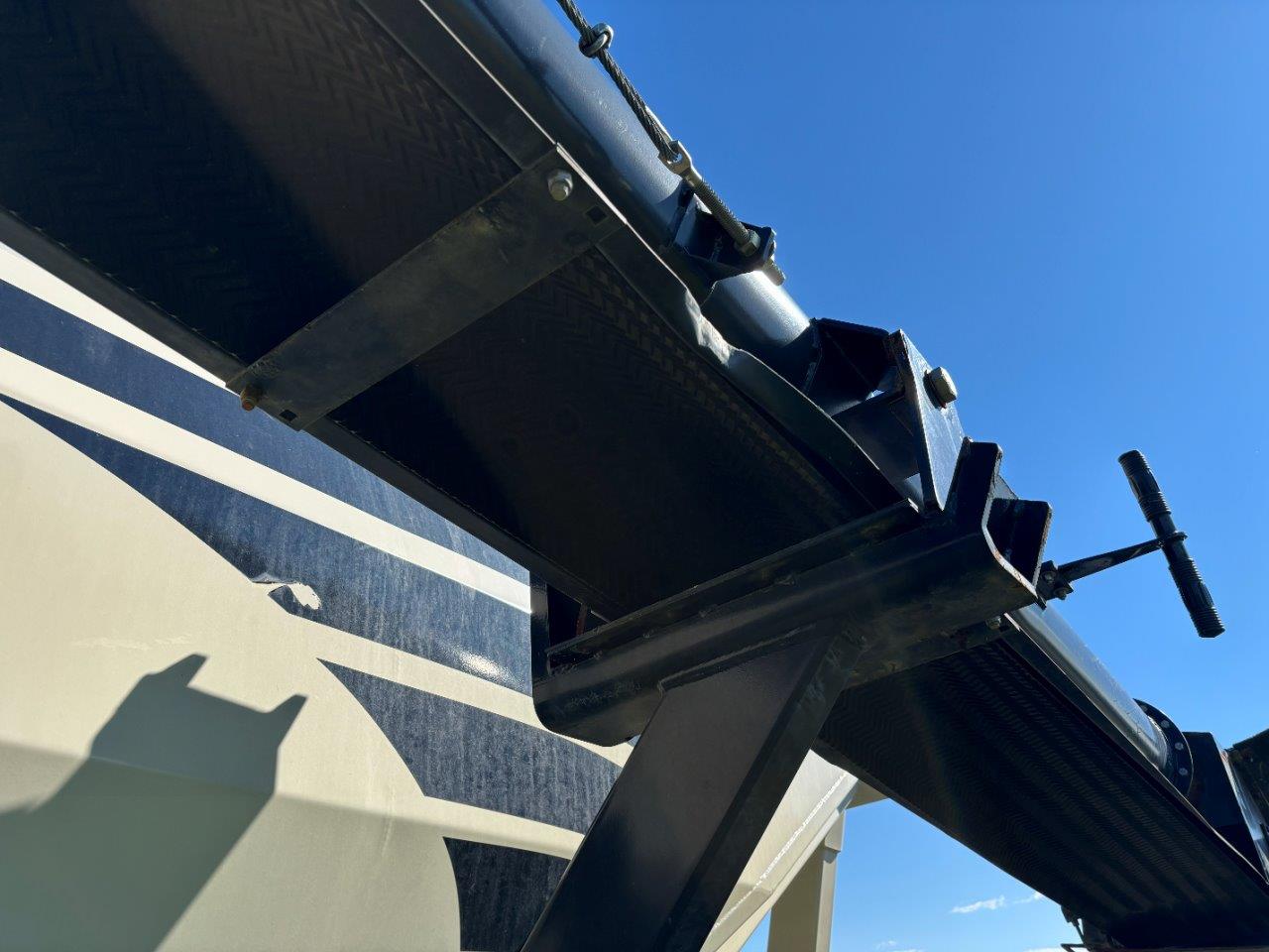 2011 Bourgault 3310PHD 65'12" w/ 2013 6700ST Air Drill