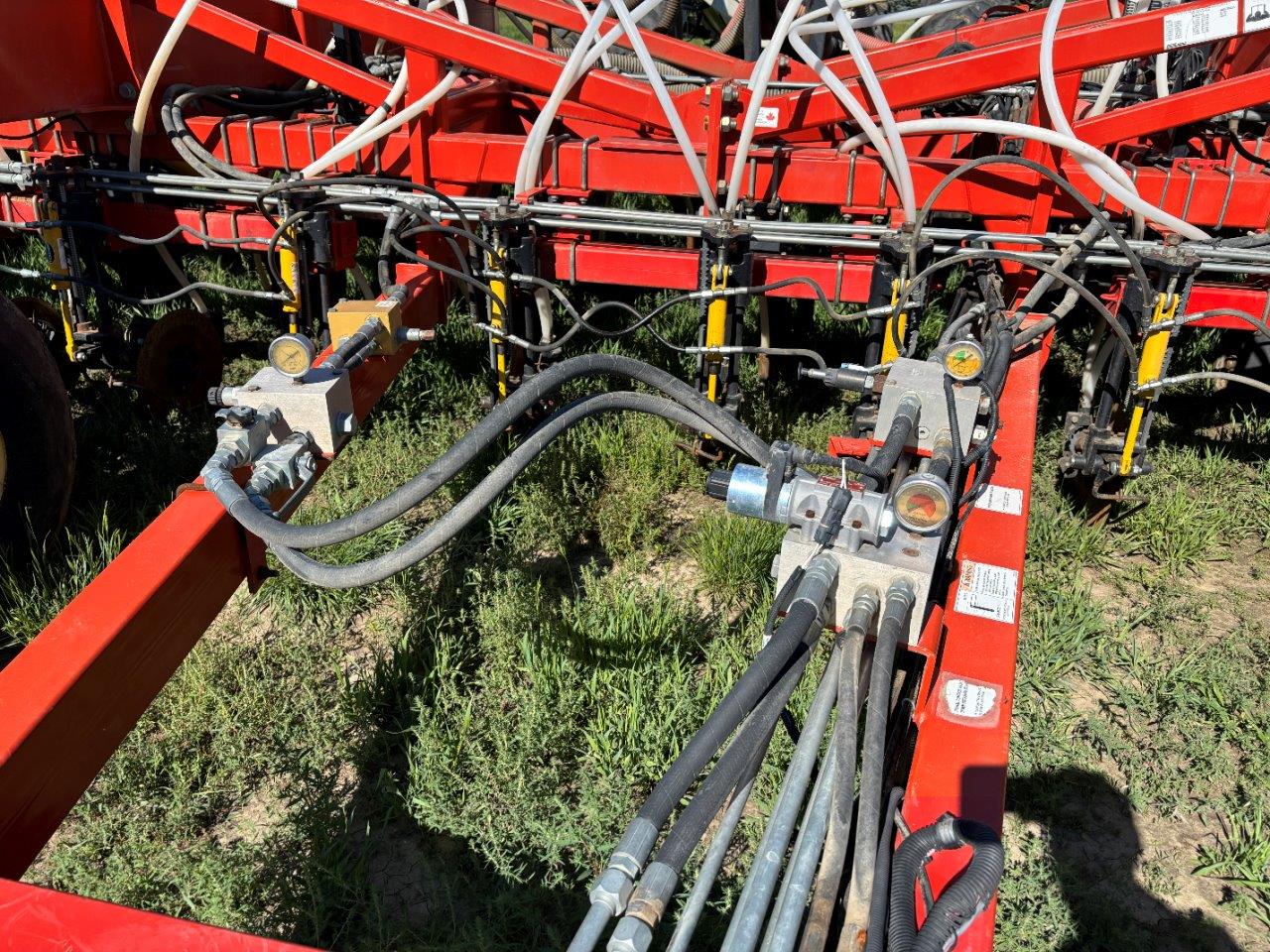 2011 Bourgault 3310PHD 65'12" w/ 2013 6700ST Air Drill