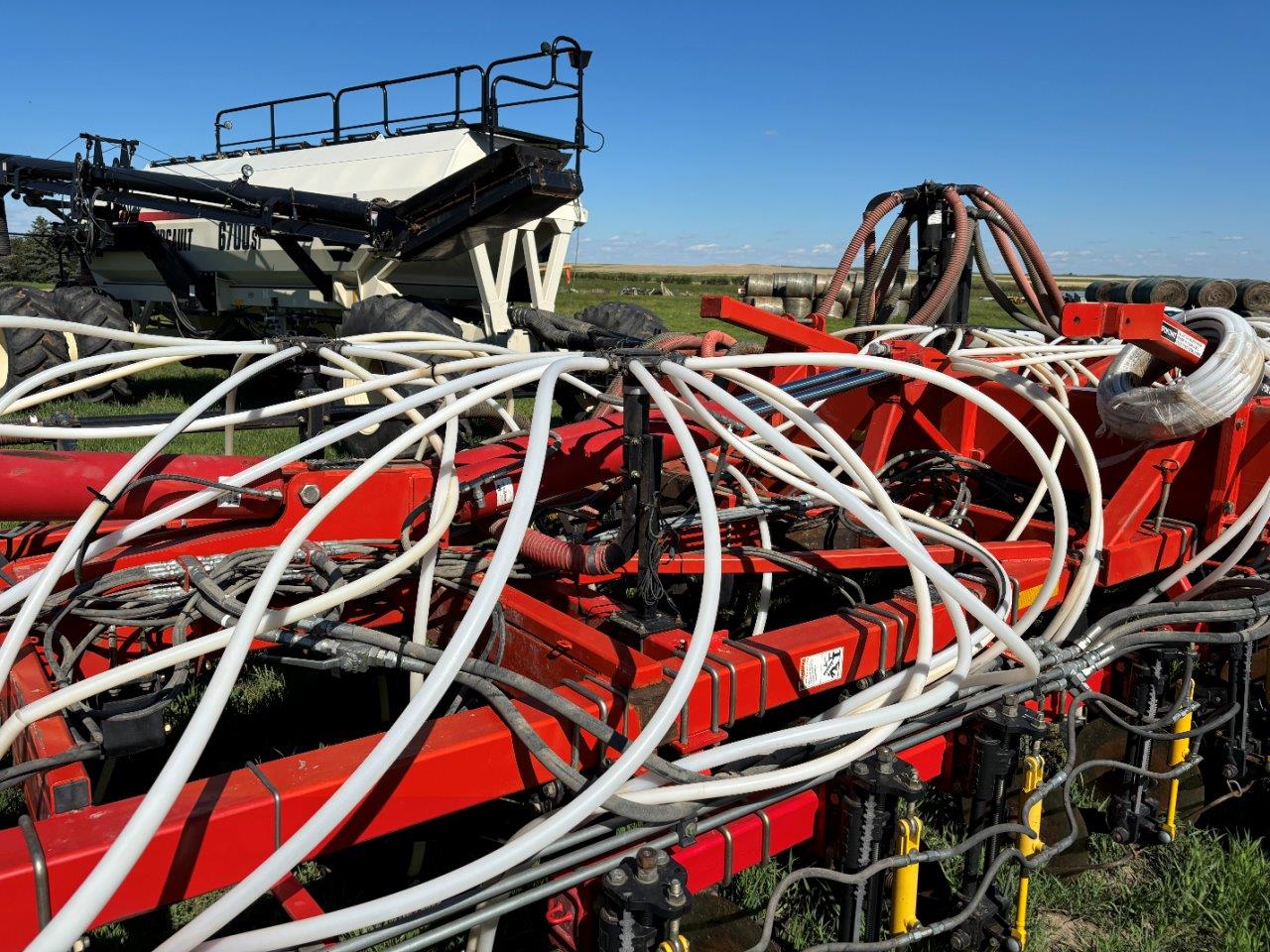 2011 Bourgault 3310PHD 65'12" w/ 2013 6700ST Air Drill