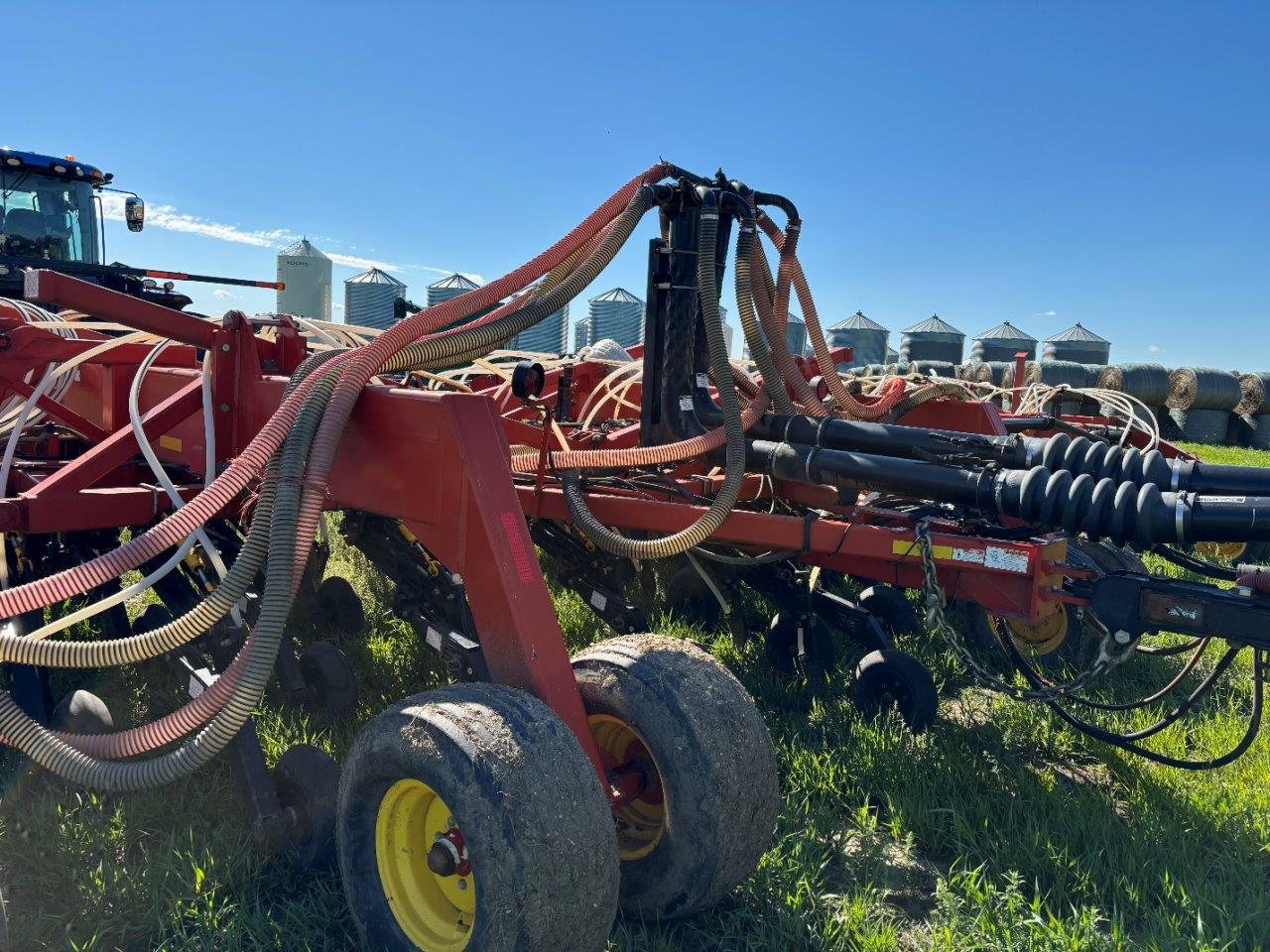 2011 Bourgault 3310PHD 65'12" w/ 2013 6700ST Air Drill