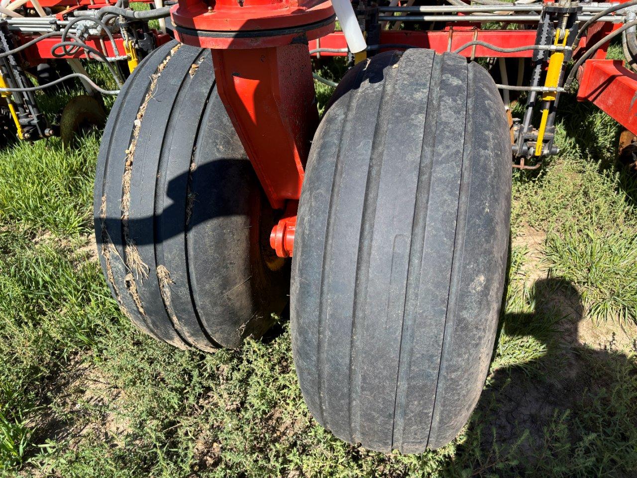 2011 Bourgault 3310PHD 65'12" w/ 2013 6700ST Air Drill