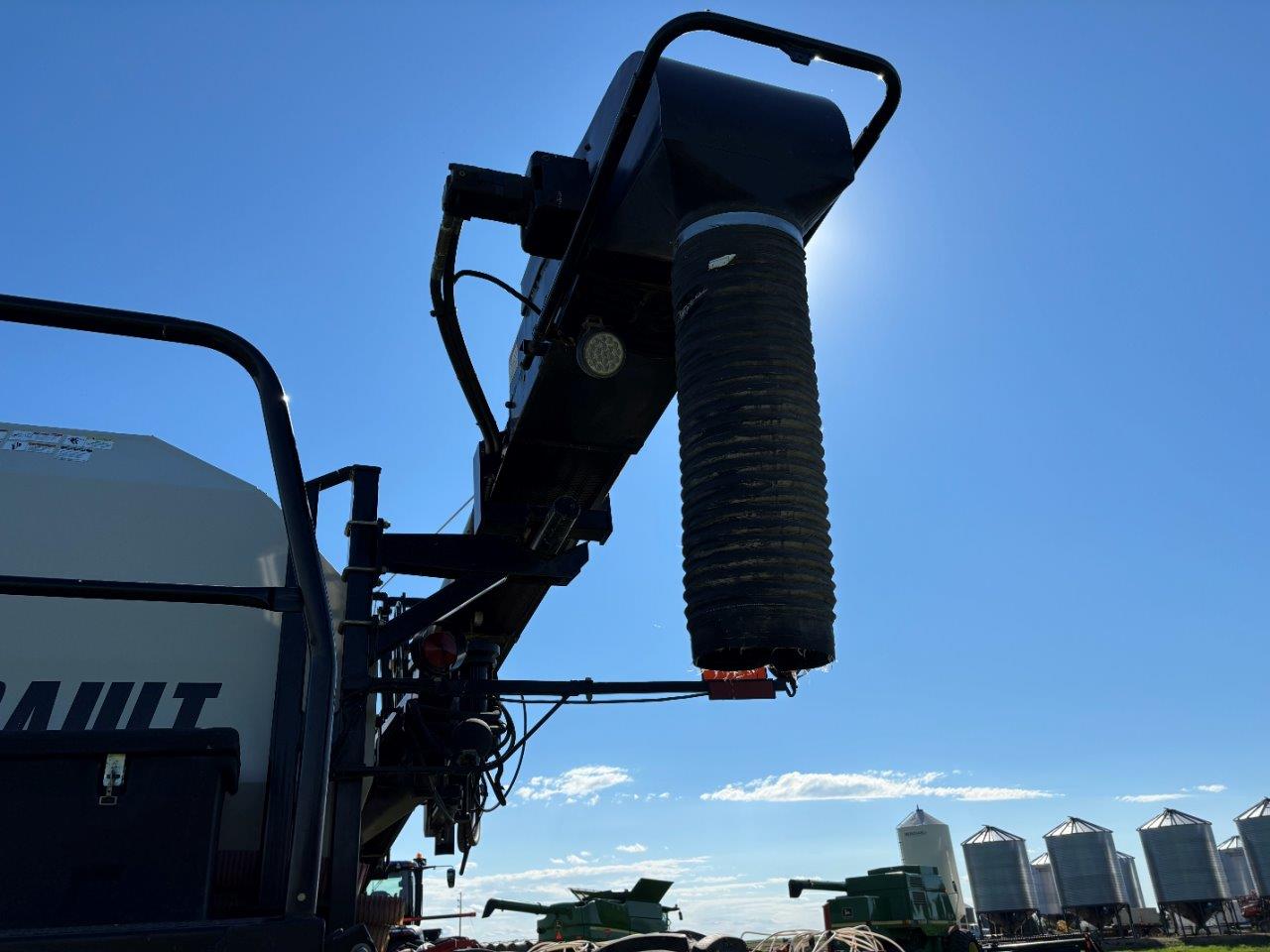 2011 Bourgault 3310PHD 65'12" w/ 2013 6700ST Air Drill