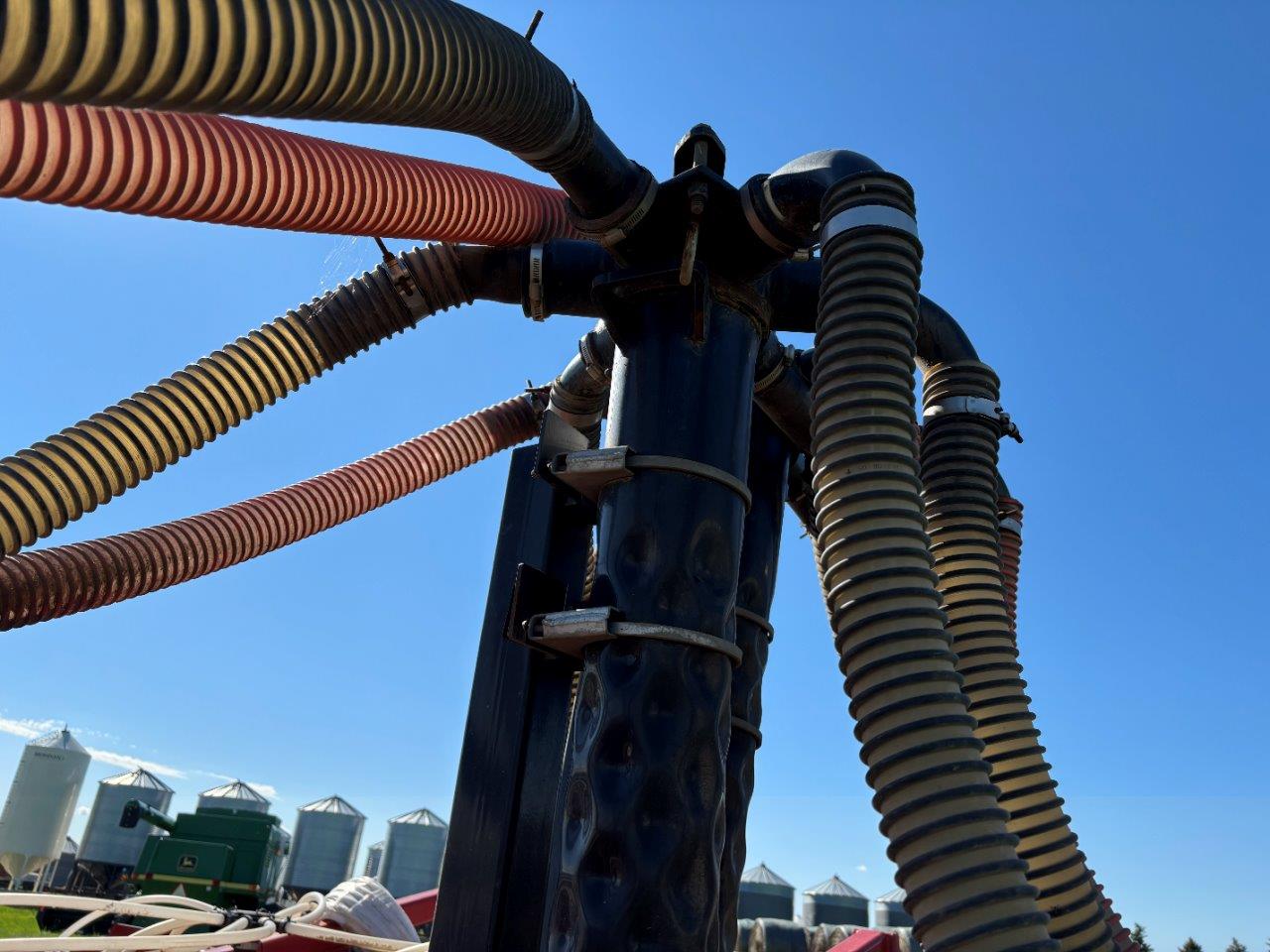 2011 Bourgault 3310PHD 65'12" w/ 2013 6700ST Air Drill