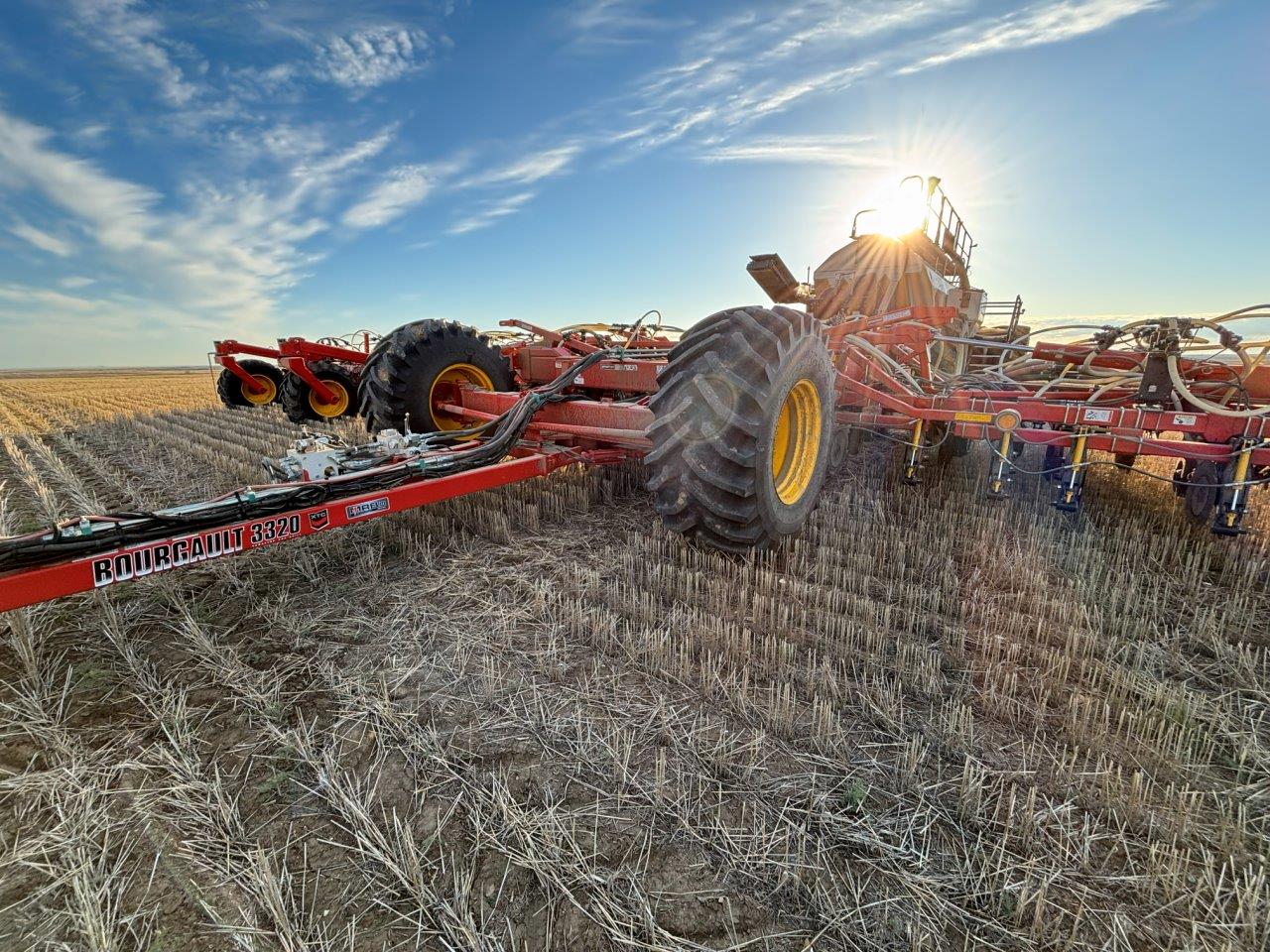 2018 Bourgault 3320XTC 76'12" w/ 7950 Air Drill