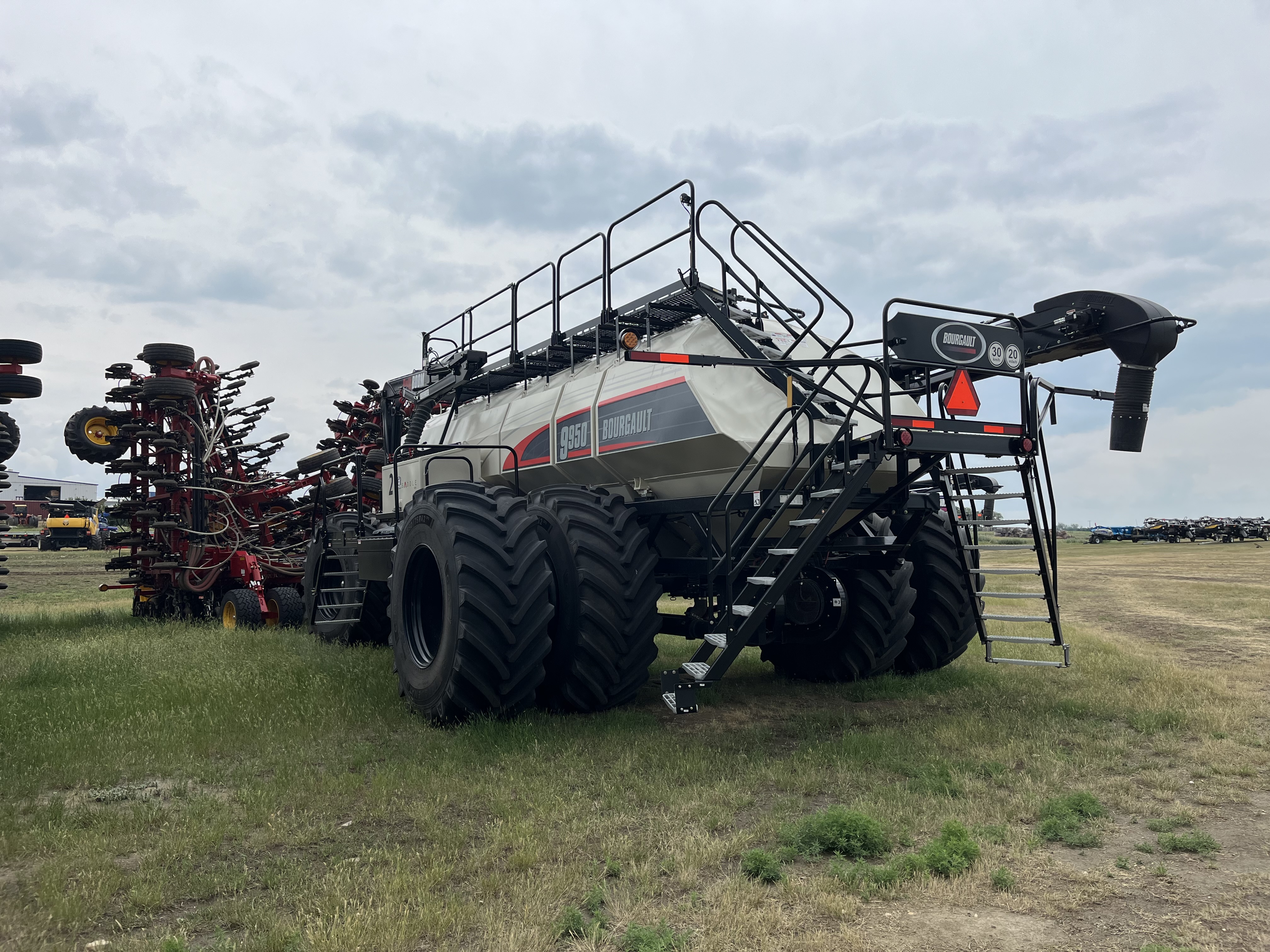 2025 Bourgault 3335QDA PLX MRB ID 76'10" w/ 9950 Air Drill