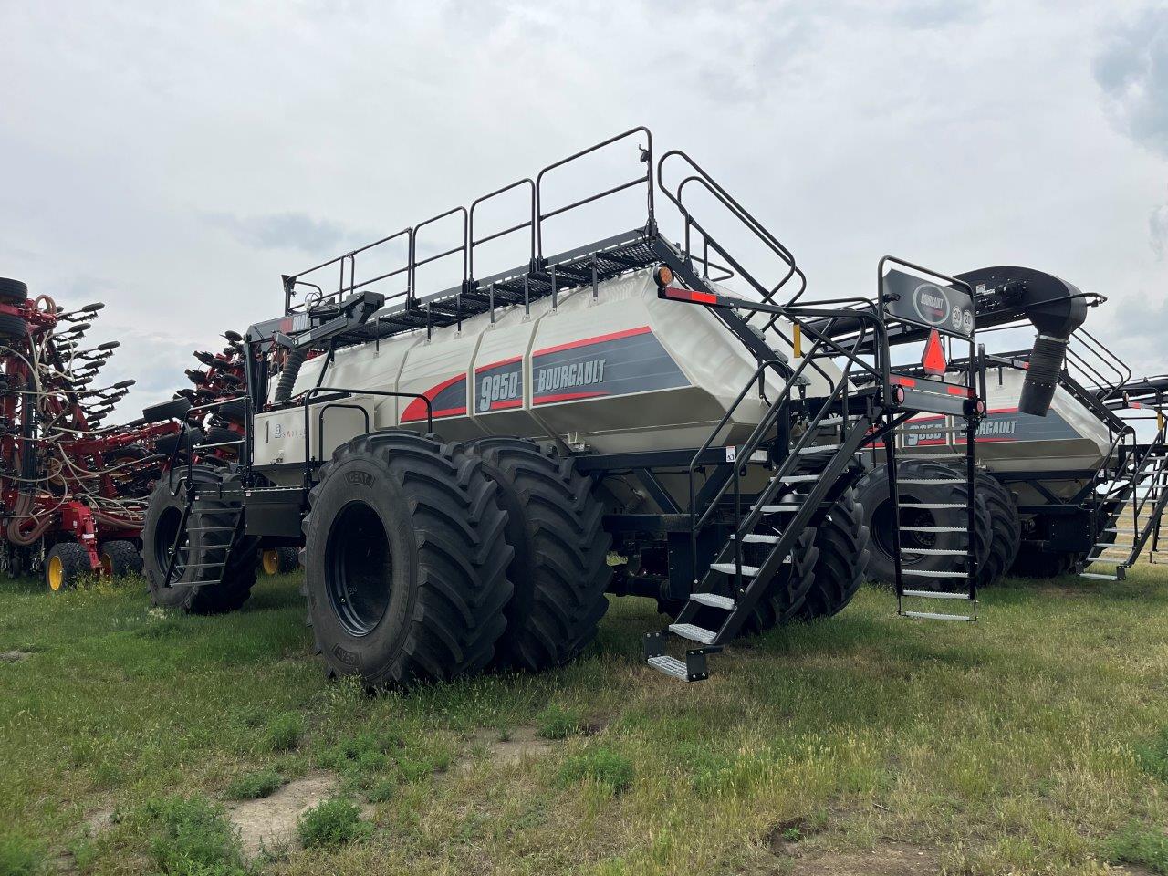 2025 Bourgault 3335QDA PLX MRB ID 76'10" w/ 9950 Air Drill