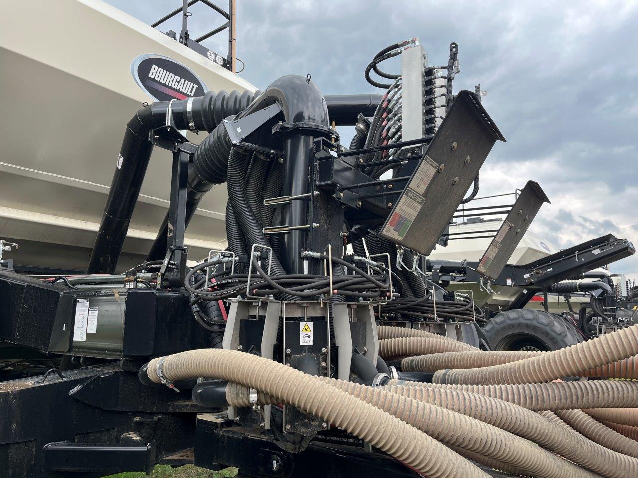 2025 Bourgault 3335QDA PLX MRB ID 76'10" w/ 9950 Air Drill