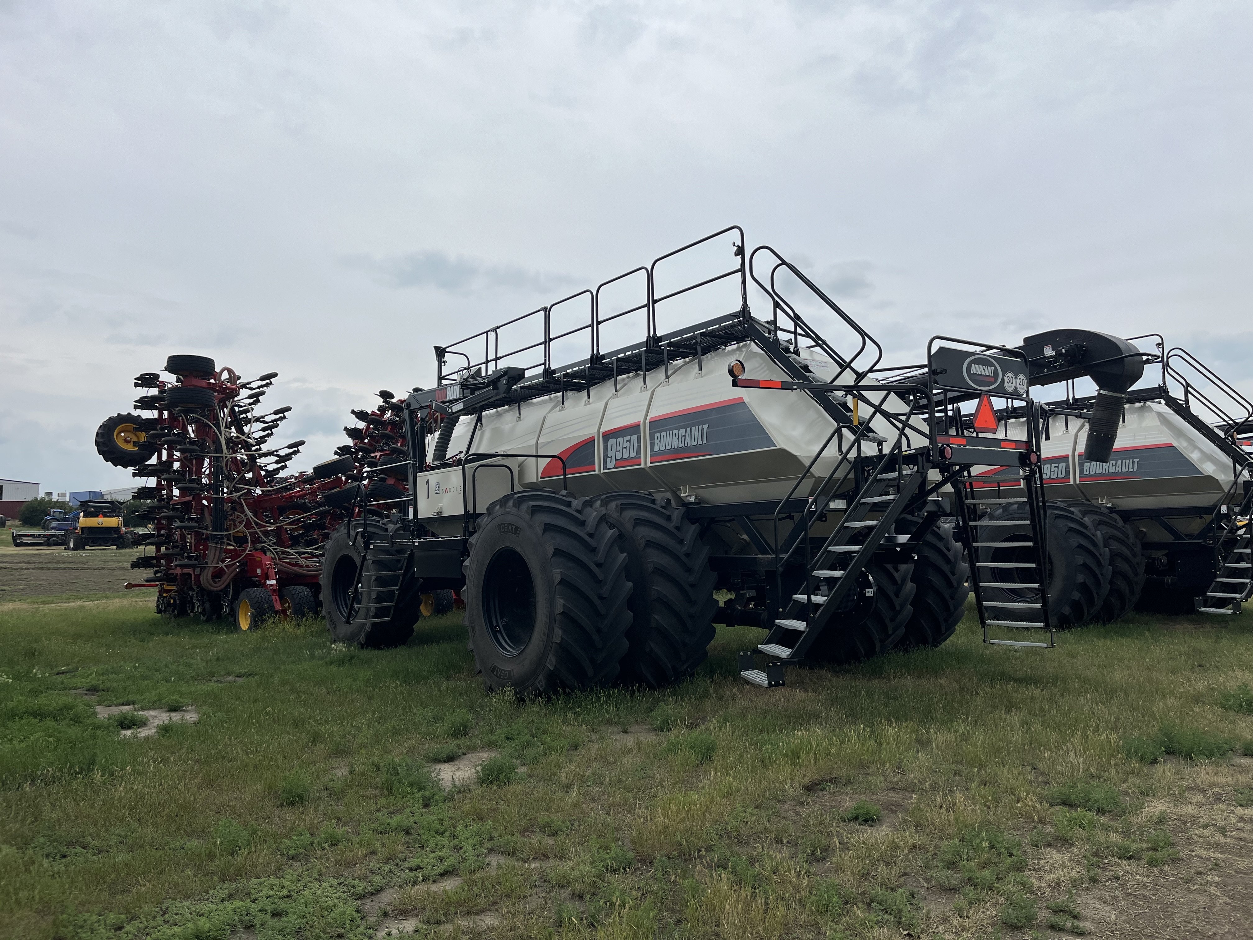2025 Bourgault 3335QDA PLX MRB ID 76'10" w/ 9950 Air Drill