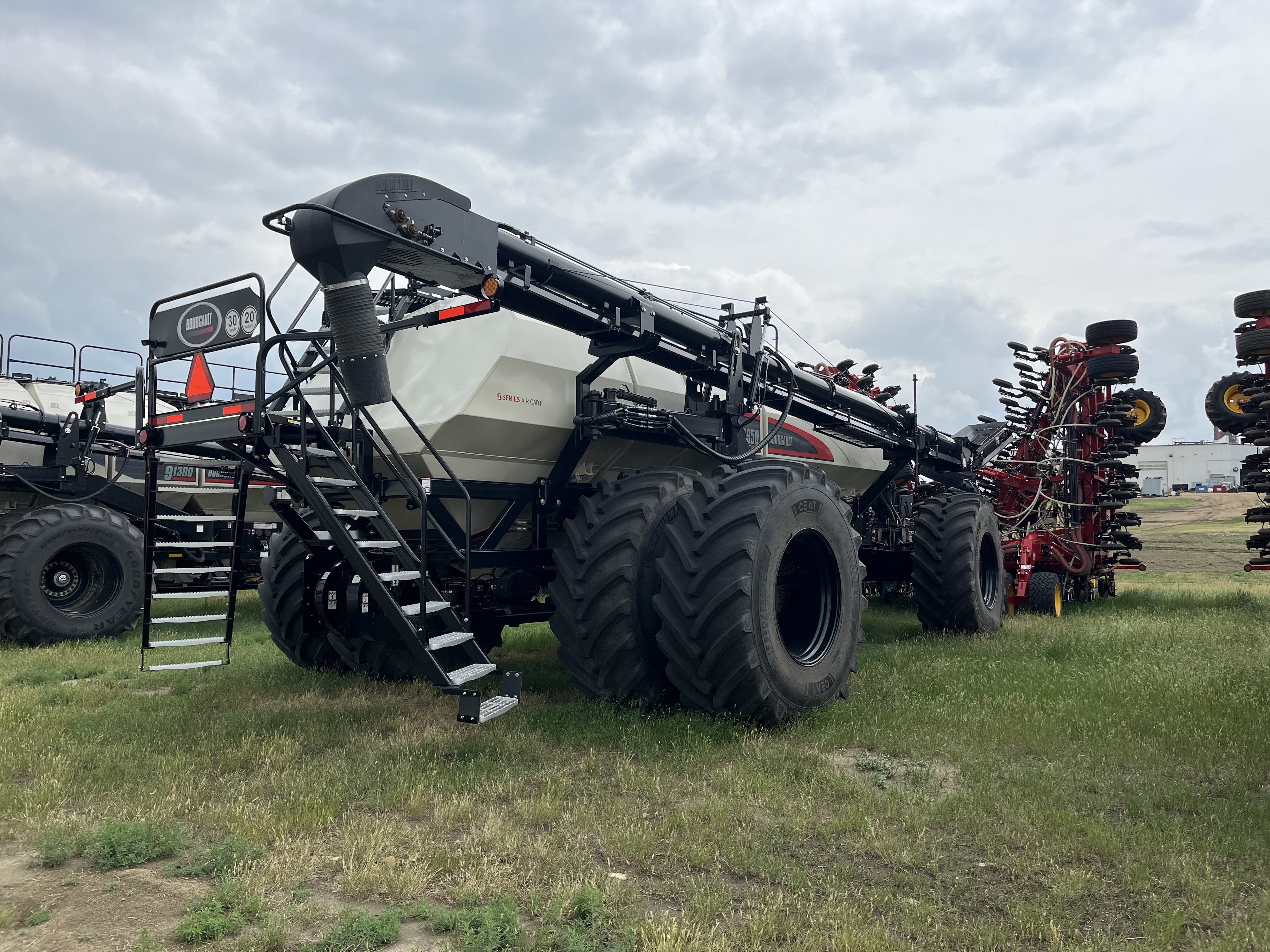 2025 Bourgault 3335QDA PLX MRB ID 76'10" w/ 9950 Air Drill