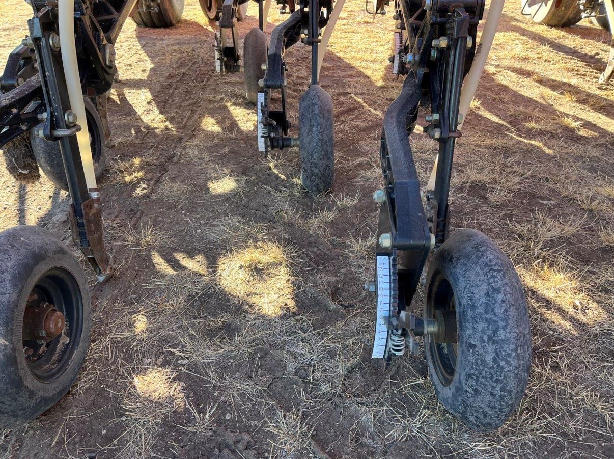 2015 Bourgault 3320XTC 68'12" w/ 7700 Air Drill