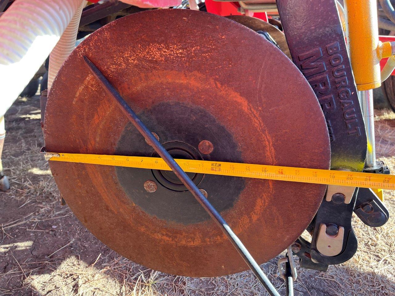 2015 Bourgault 3320XTC 68'12" w/ 7700 Air Drill