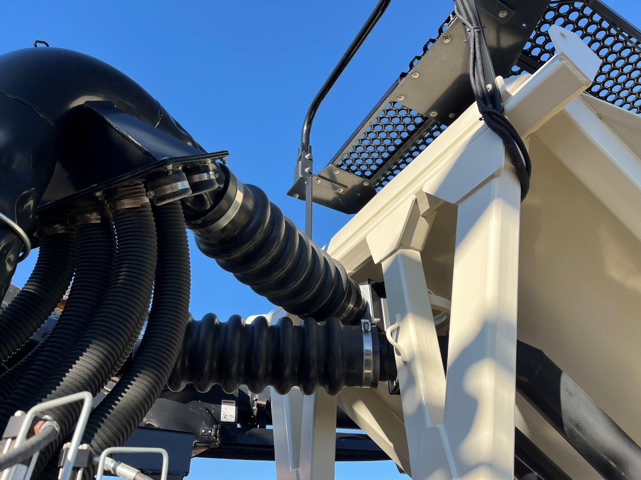 2015 Bourgault 3320XTC 68'12" w/ 7700 Air Drill