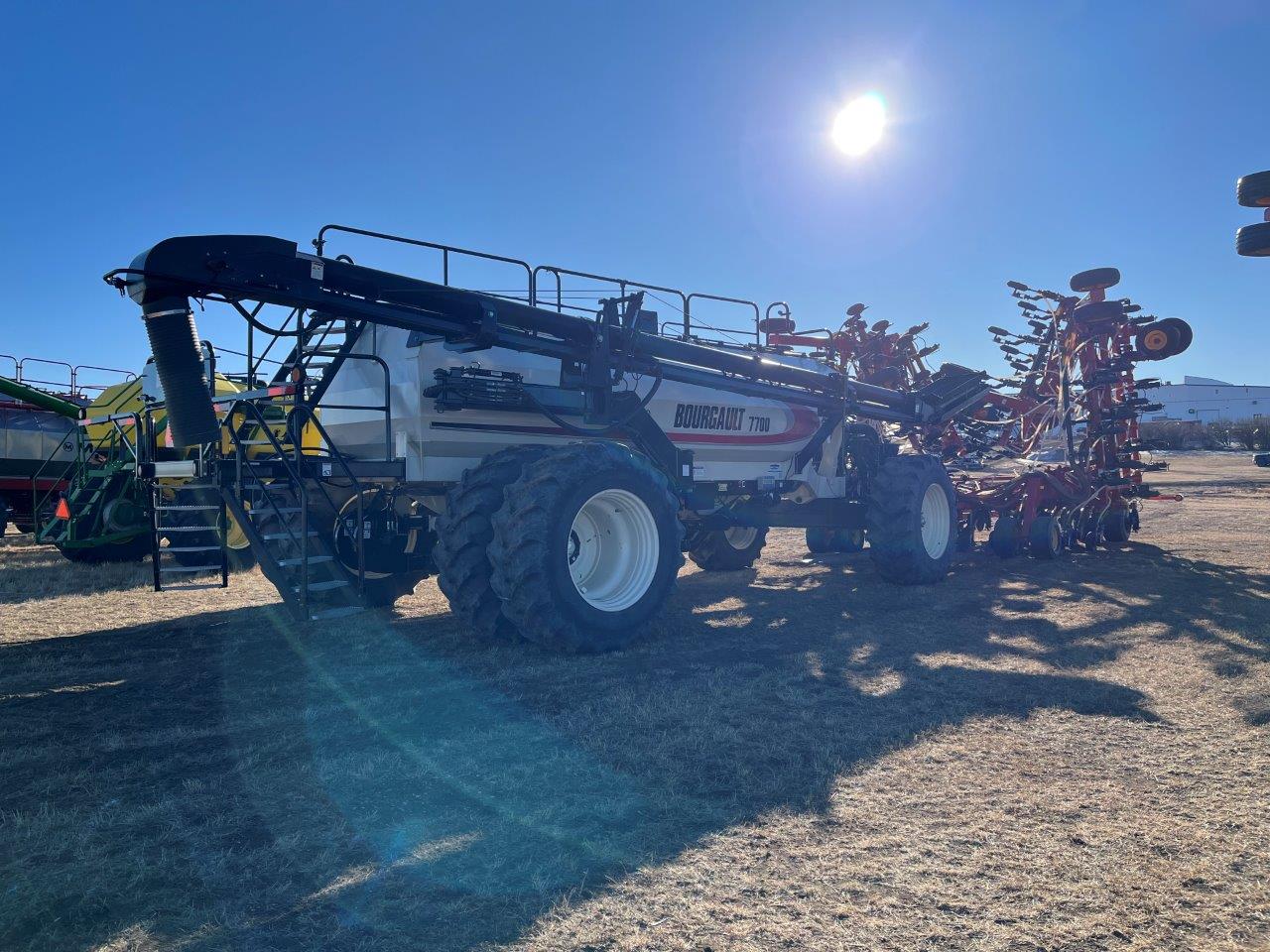 2015 Bourgault 3320XTC 68'12" w/ 7700 Air Drill