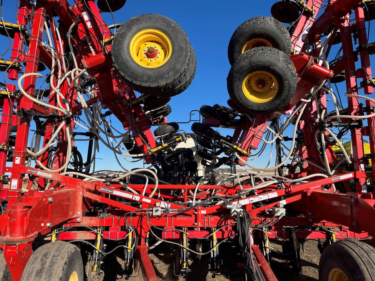 2015 Bourgault 3320XTC 68'12" w/ 7700 Air Drill