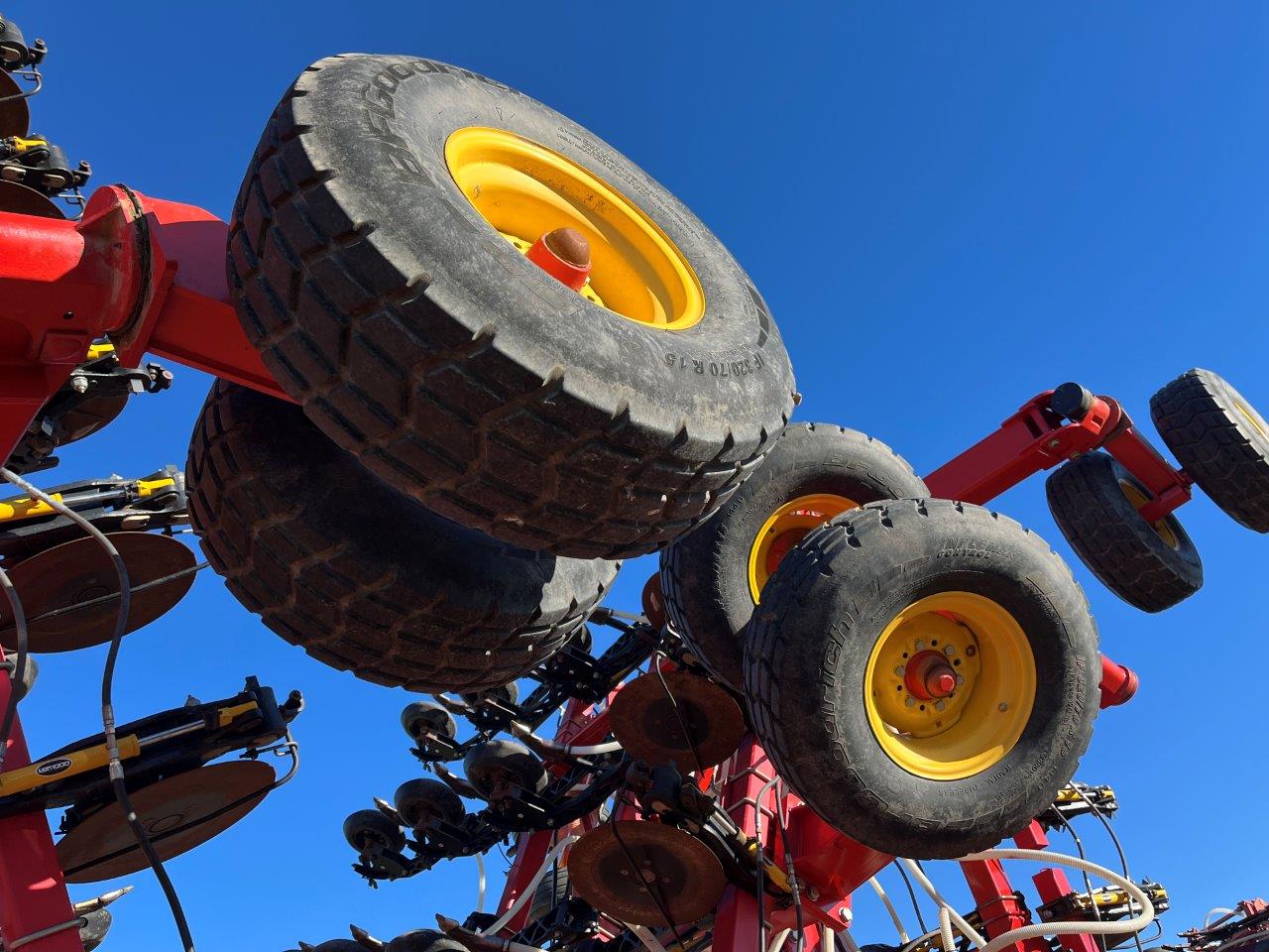 2015 Bourgault 3320XTC 68'12" w/ 7700 Air Drill