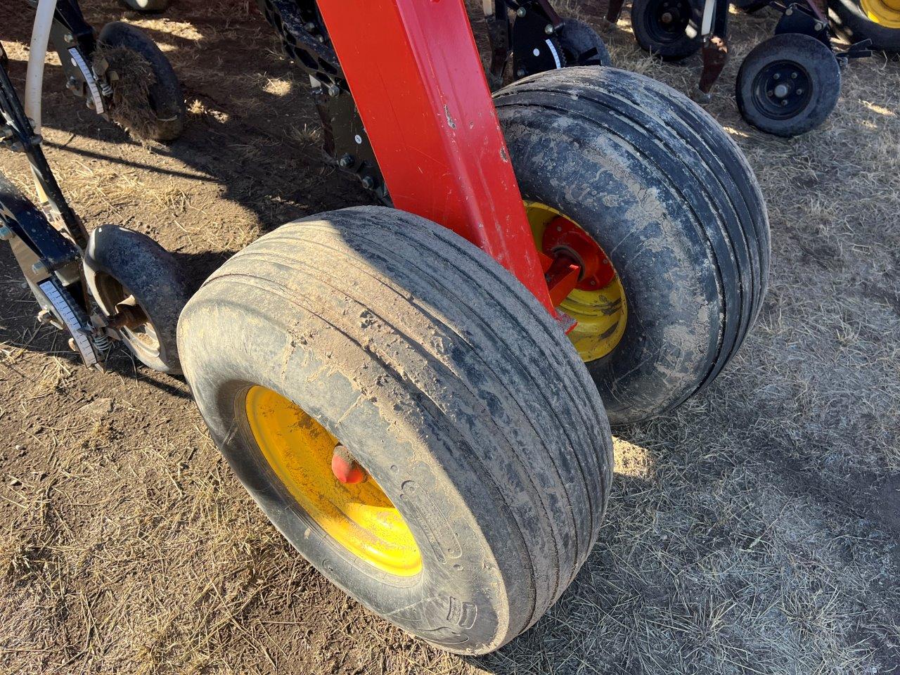 2015 Bourgault 3320XTC 68'12" w/ 7700 Air Drill