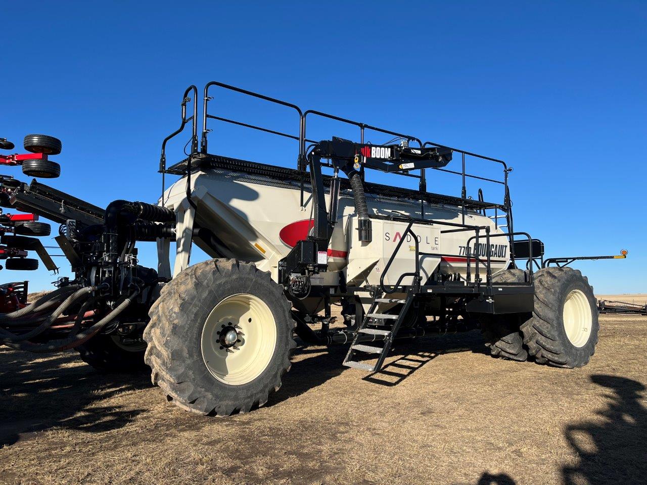 2015 Bourgault 3320XTC 68'12" w/ 7700 Air Drill