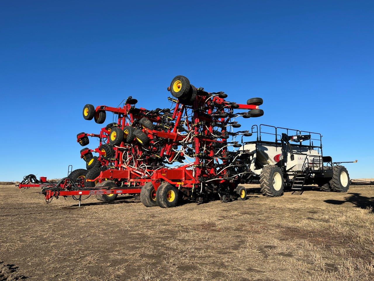 2015 Bourgault 3320XTC 68'12" w/ 7700 Air Drill