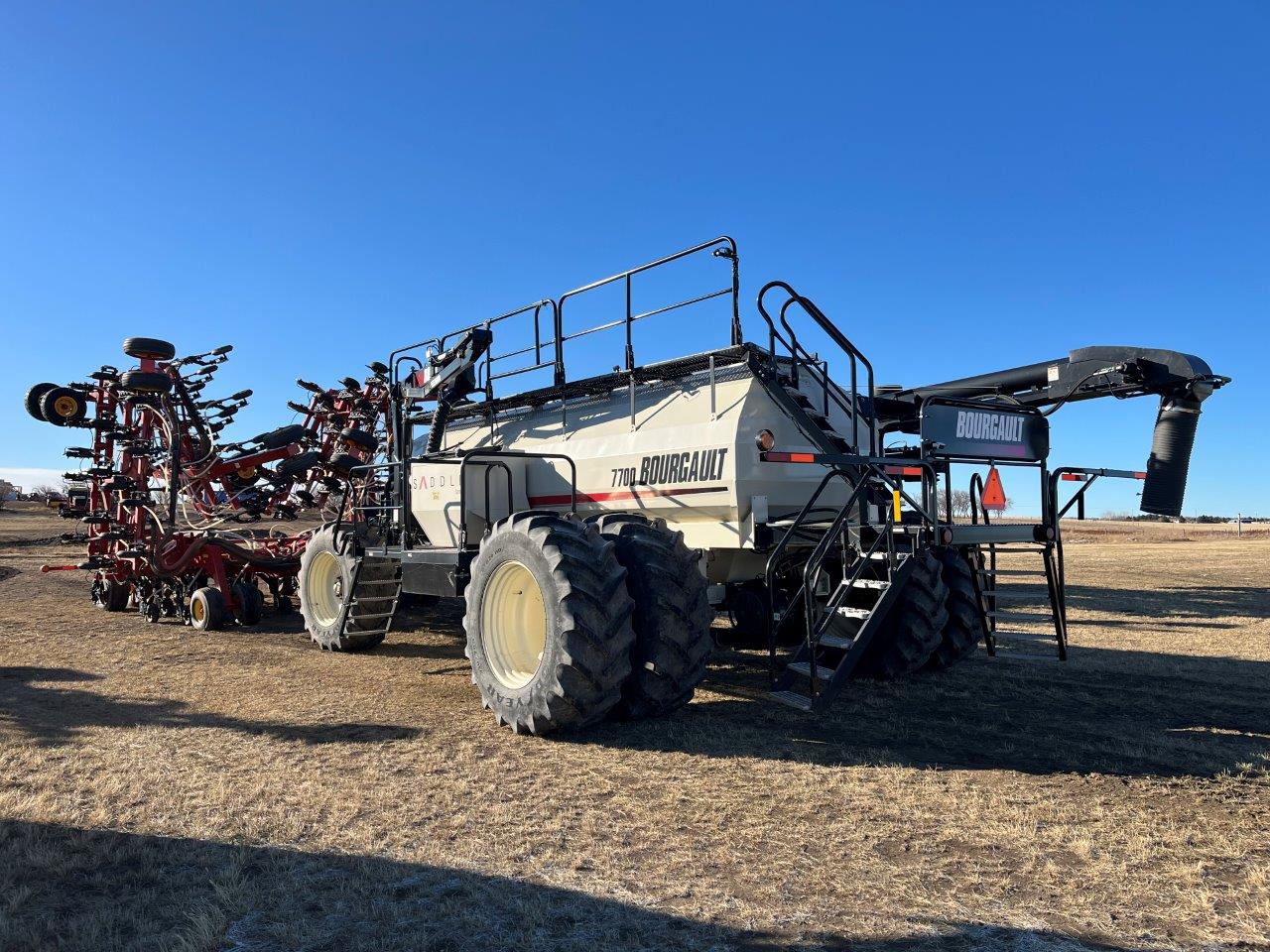 2015 Bourgault 3320XTC 68'12" w/ 7700 Air Drill