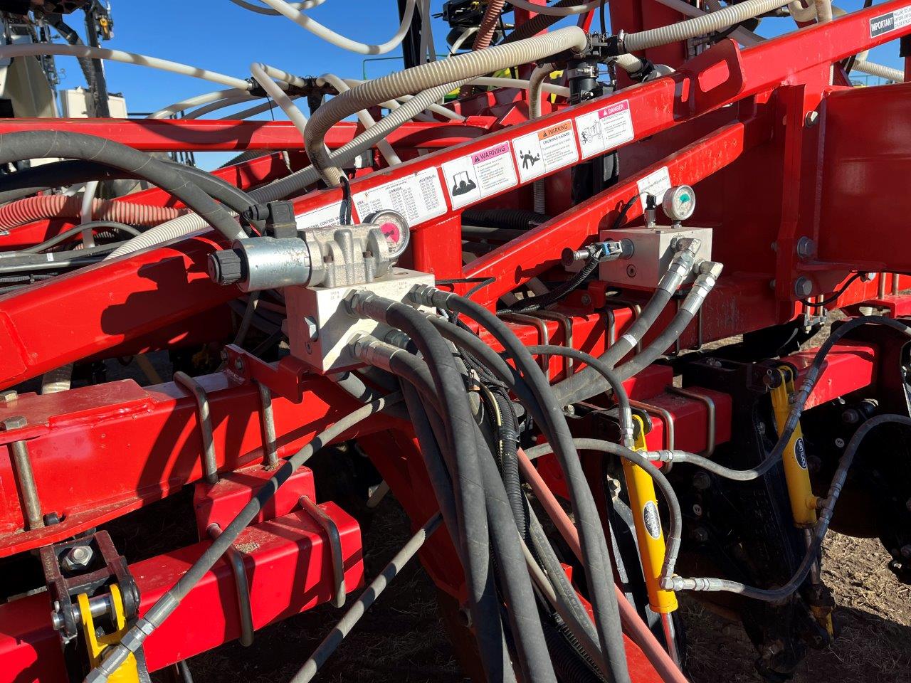 2015 Bourgault 3320XTC 68'12" w/ 7700 Air Drill