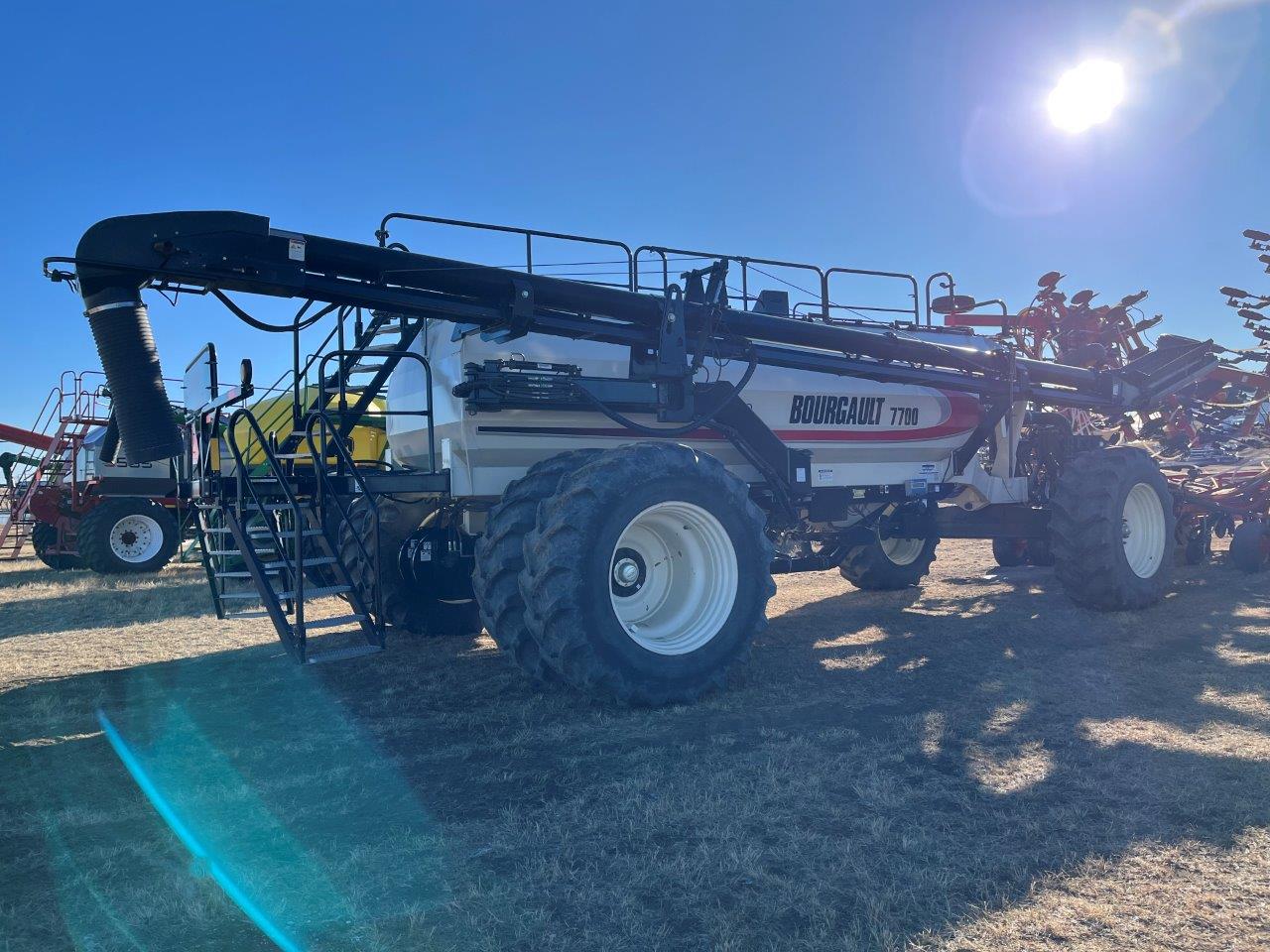 2015 Bourgault 3320XTC 68'12" w/ 7700 Air Drill