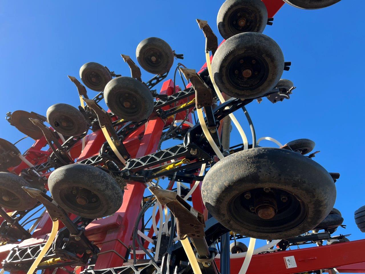 2015 Bourgault 3320XTC 68'12" w/ 7700 Air Drill