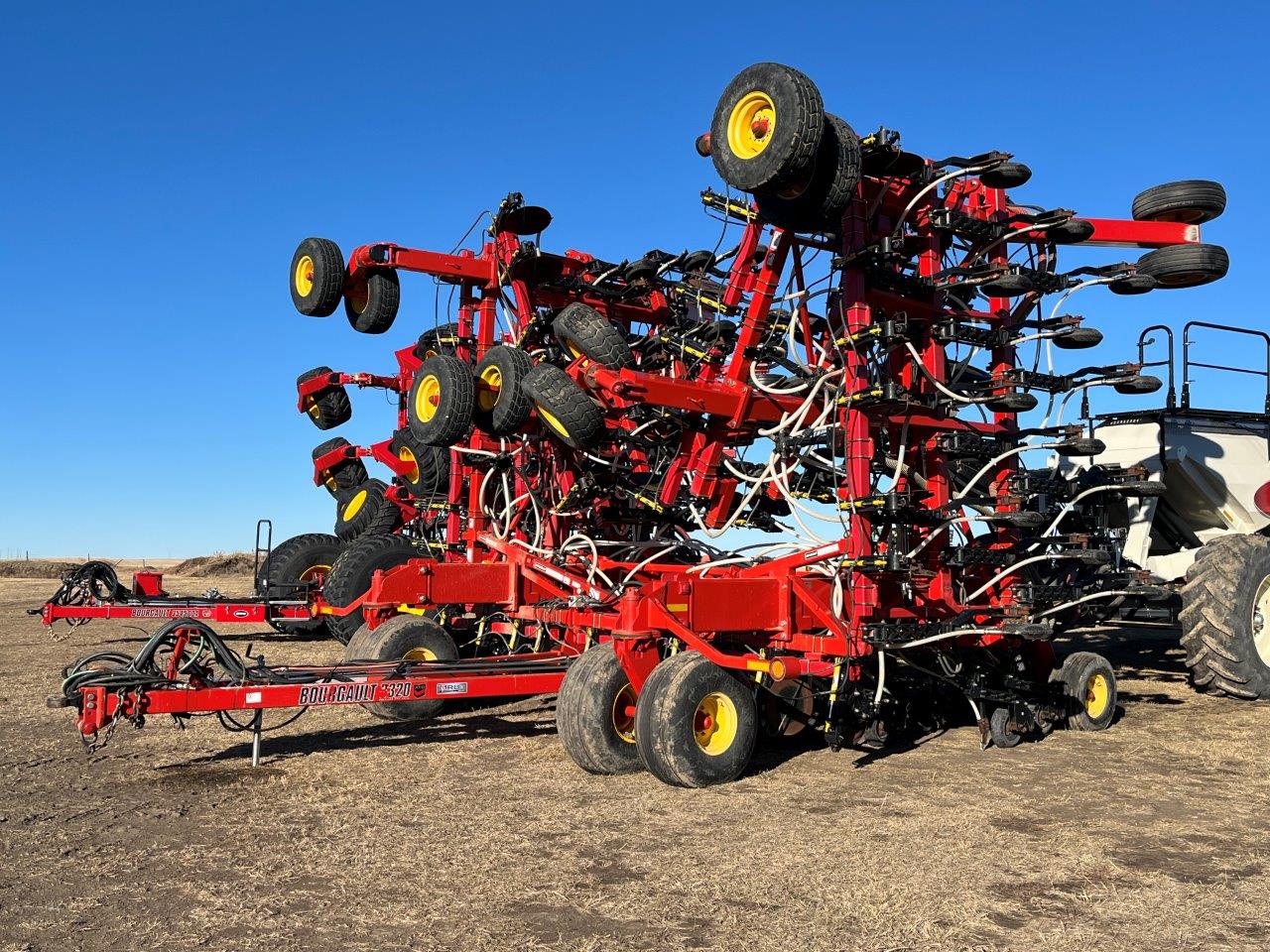 2015 Bourgault 3320XTC 68'12" w/ 7700 Air Drill