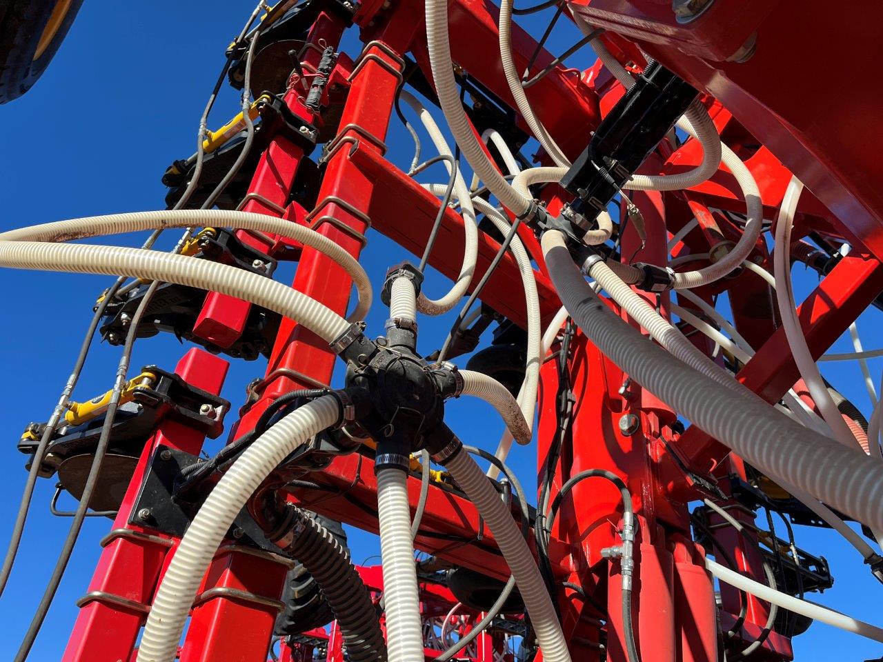 2015 Bourgault 3320XTC 68'12" w/ 7700 Air Drill