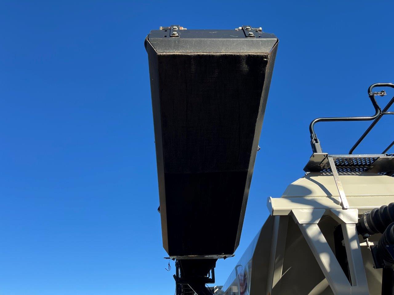 2015 Bourgault 3320XTC 68'12" w/ 7700 Air Drill